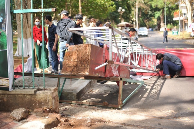 Cong chao bao tang do sap vi gio hinh anh