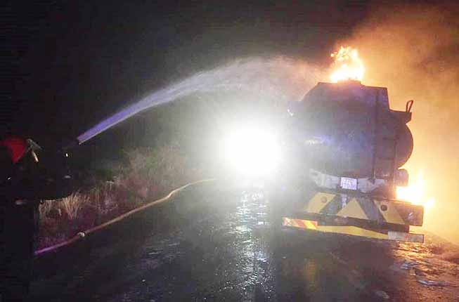 Xe bon bi chay rui anh 1