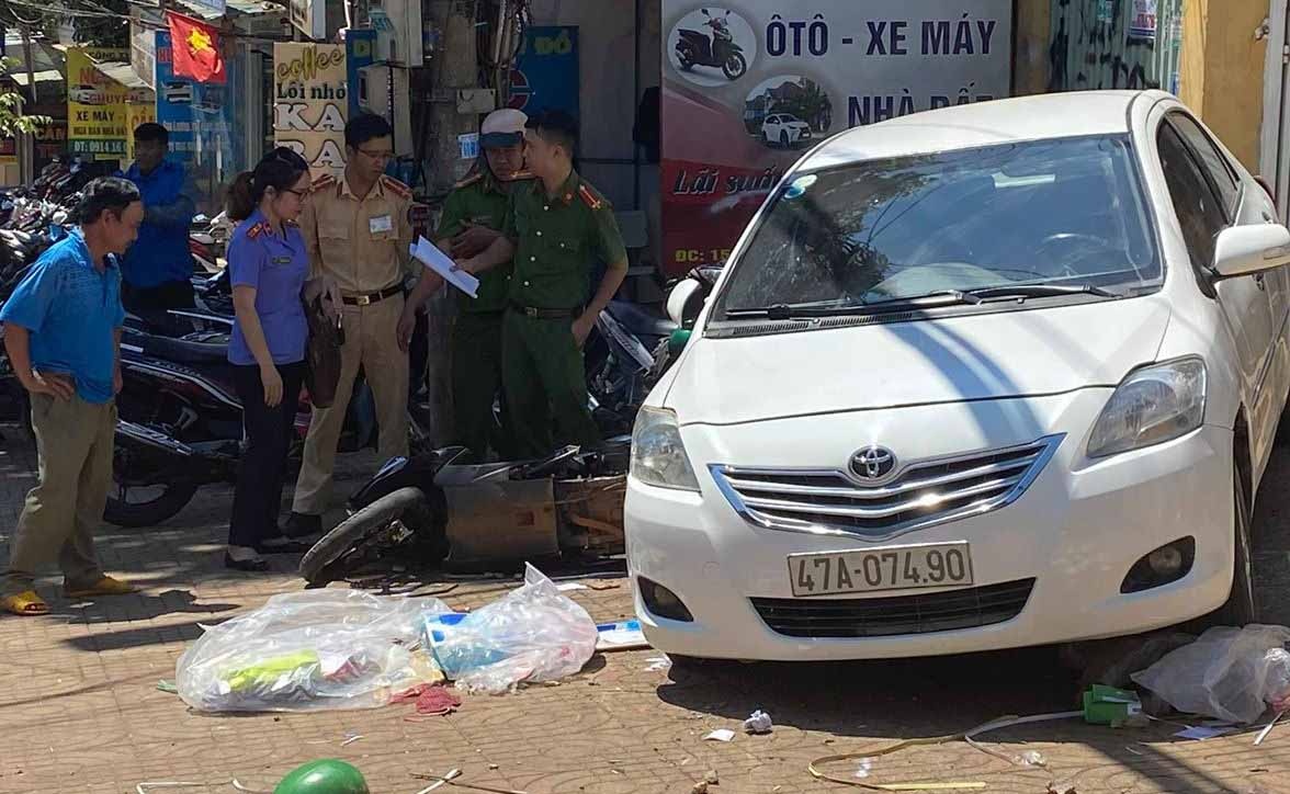 Ôtô trôi tự do tông chết người ảnh 1 Oto troi tu do tong chet nguoi anh 1