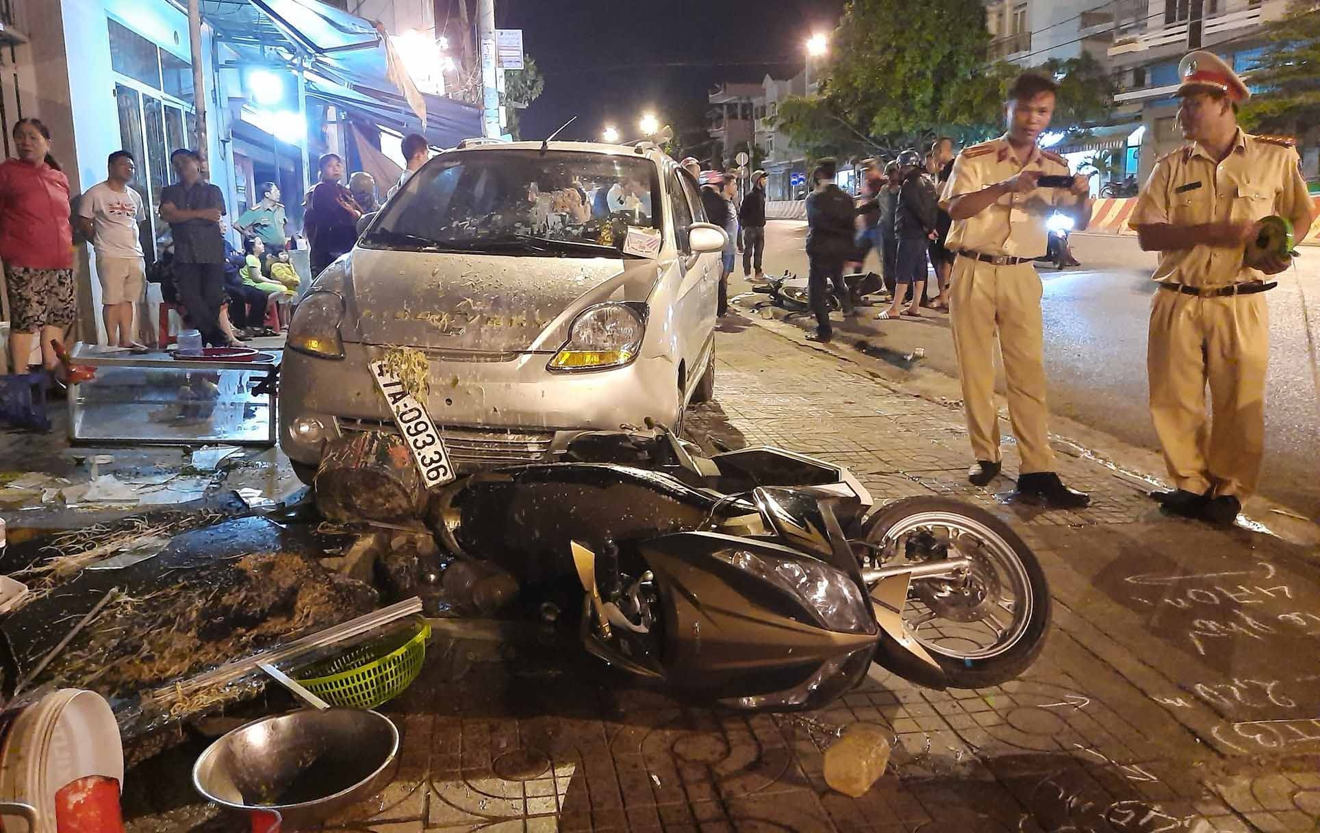 Xe ben gay tai nan lien hoan anh 1