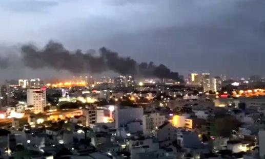 Chay lon trong khu che xuat Tan Thuan hinh anh