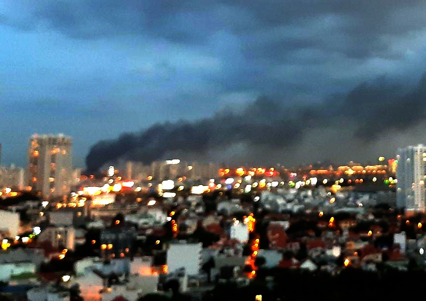 Chay trong khu che xuat Tan Thuan hinh anh