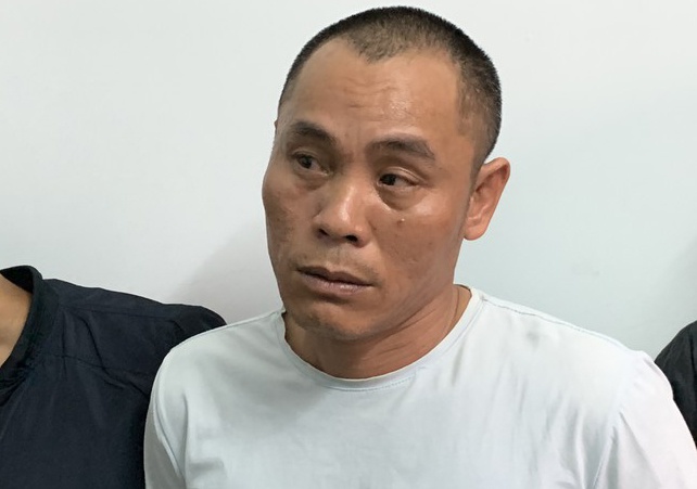 Hai nguoi dan ong tung vao tu tiep tuc vuong lao ly hinh anh