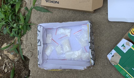 Mua ma tuy ban cho ban tu anh 2