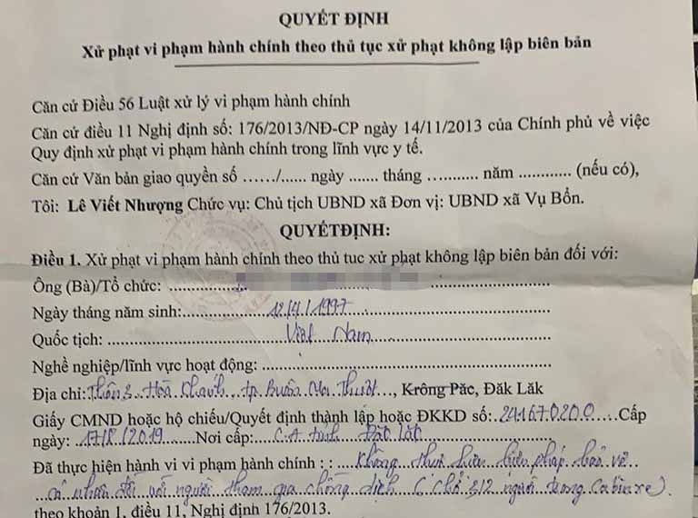 Tai xe bi phat vi tu tap anh 1