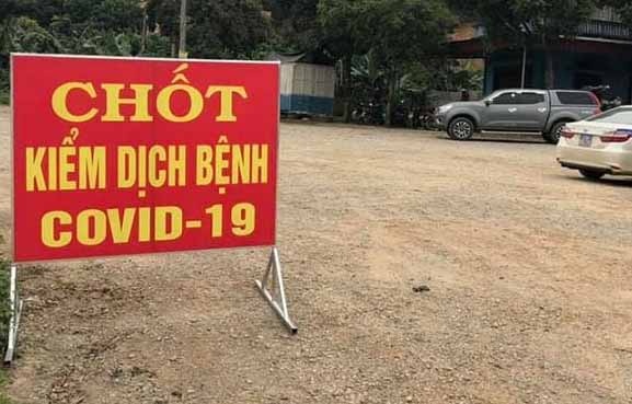 Xa xu phat vi 'tu tap qua 2 nguoi tren xe', huyen xin loi doanh nghiep hinh anh