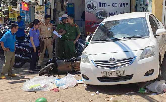 Khoi to tai xe de oto troi tu do tong chet nguoi hinh anh