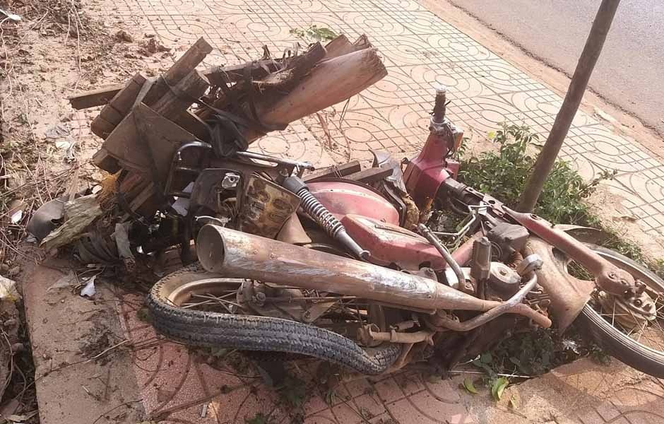 Nu tai xe tu nan khi bi xe 16 cho hat vang hinh anh