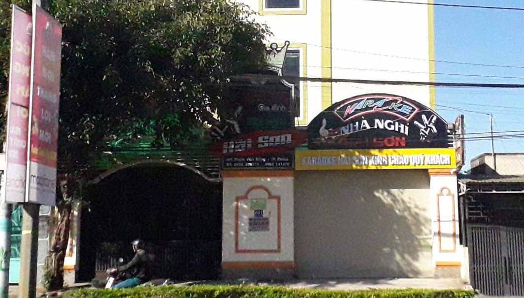 Quan karaoke mo cua don khach bat chap lenh cam hinh anh