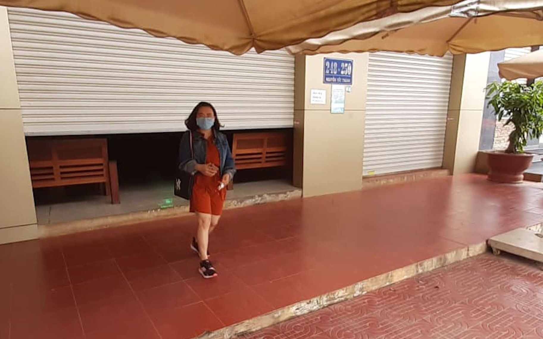 Quan ca phe bi xu phat anh 1