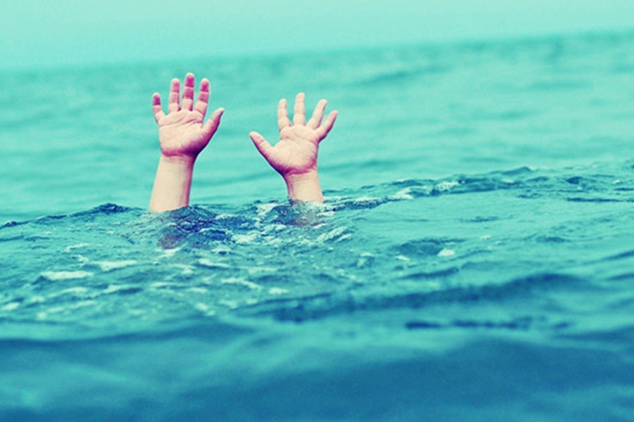 Hai be trai tu vong khi tam ho gan nha hinh anh