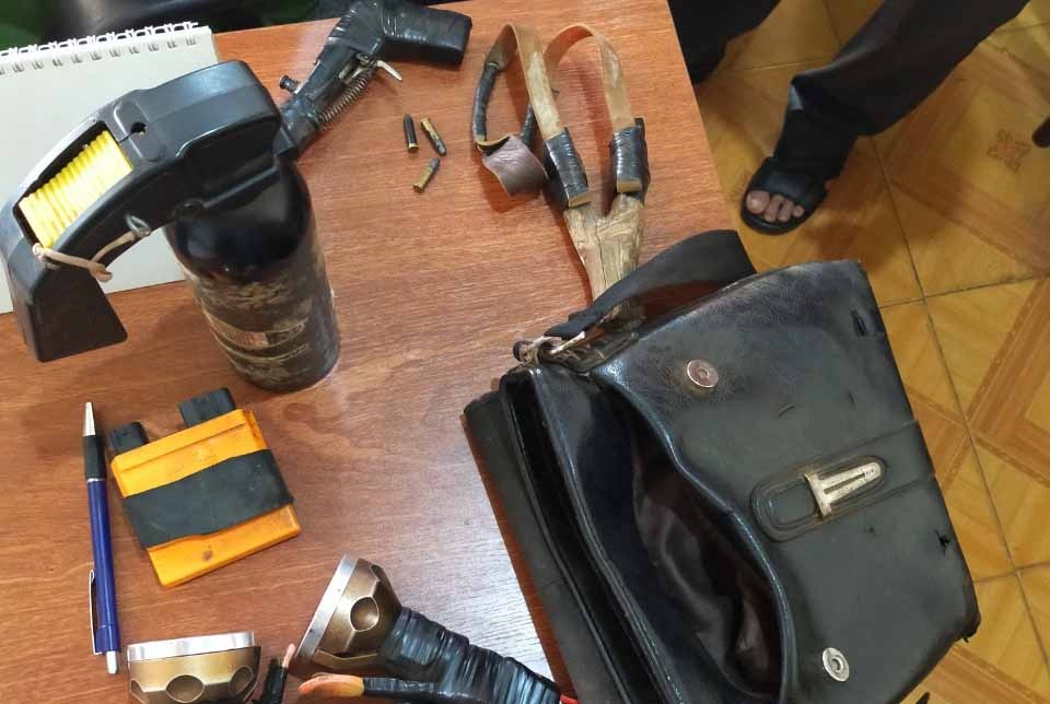 Hai thanh nien trom cho anh 2