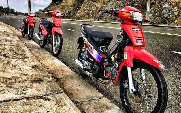 Gan 30 thanh nien tu tap dua xe hinh anh