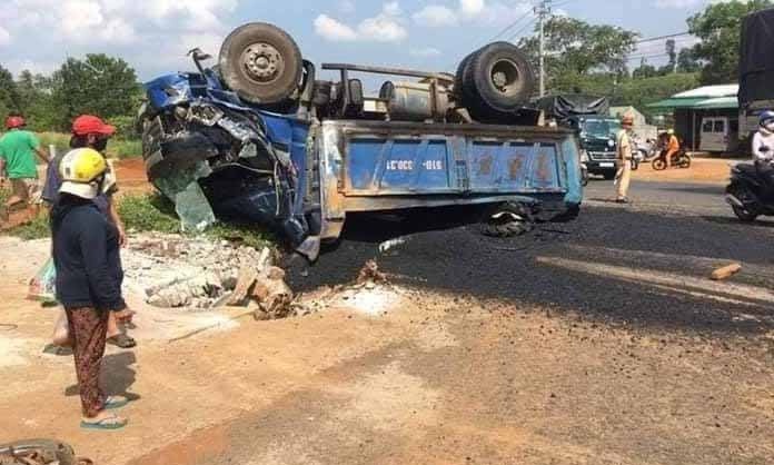 Oto tai di lui tong chet mot phu nu hinh anh