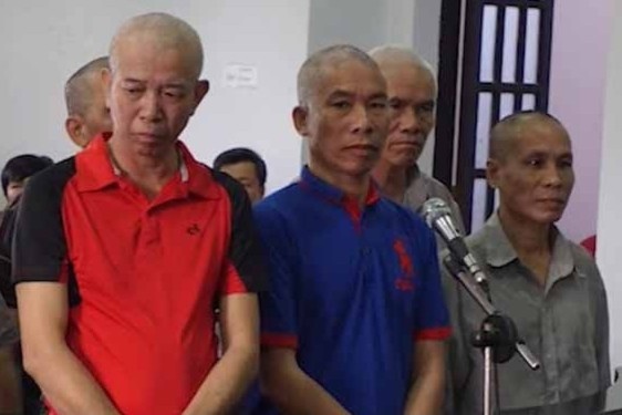 6 cuu binh bi buoc toi huy hoai rung: 'Chung toi khong lam sai' hinh anh