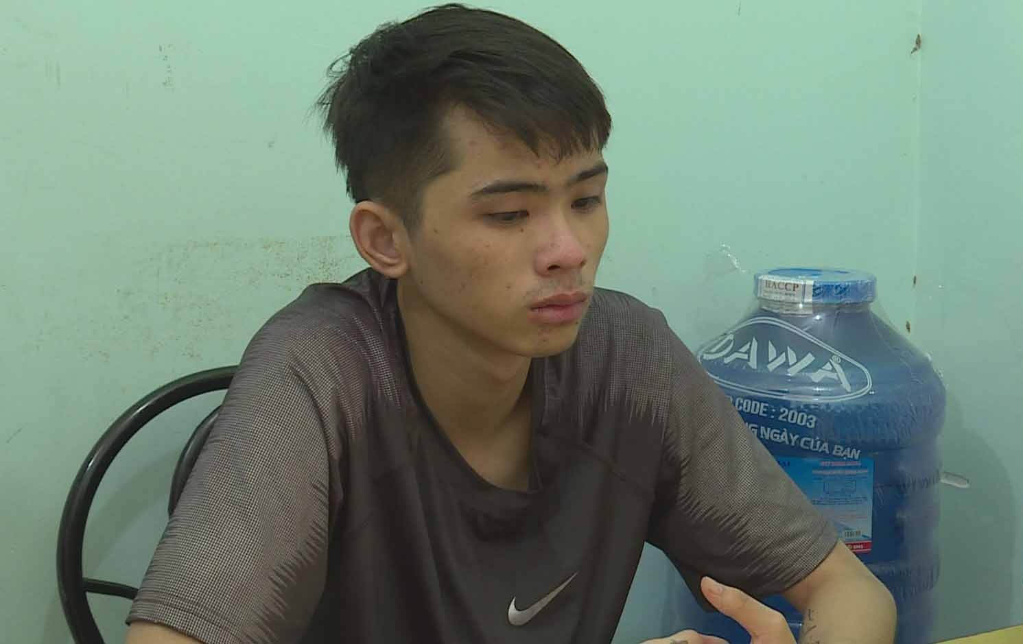 An mang trong luc choi dien tu hinh anh