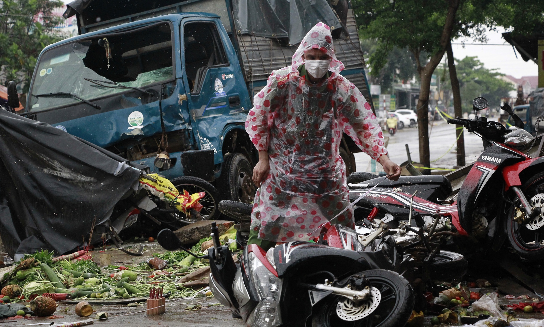 Khoi to vu xe tai lao vao cho khien 5 nguoi chet hinh anh