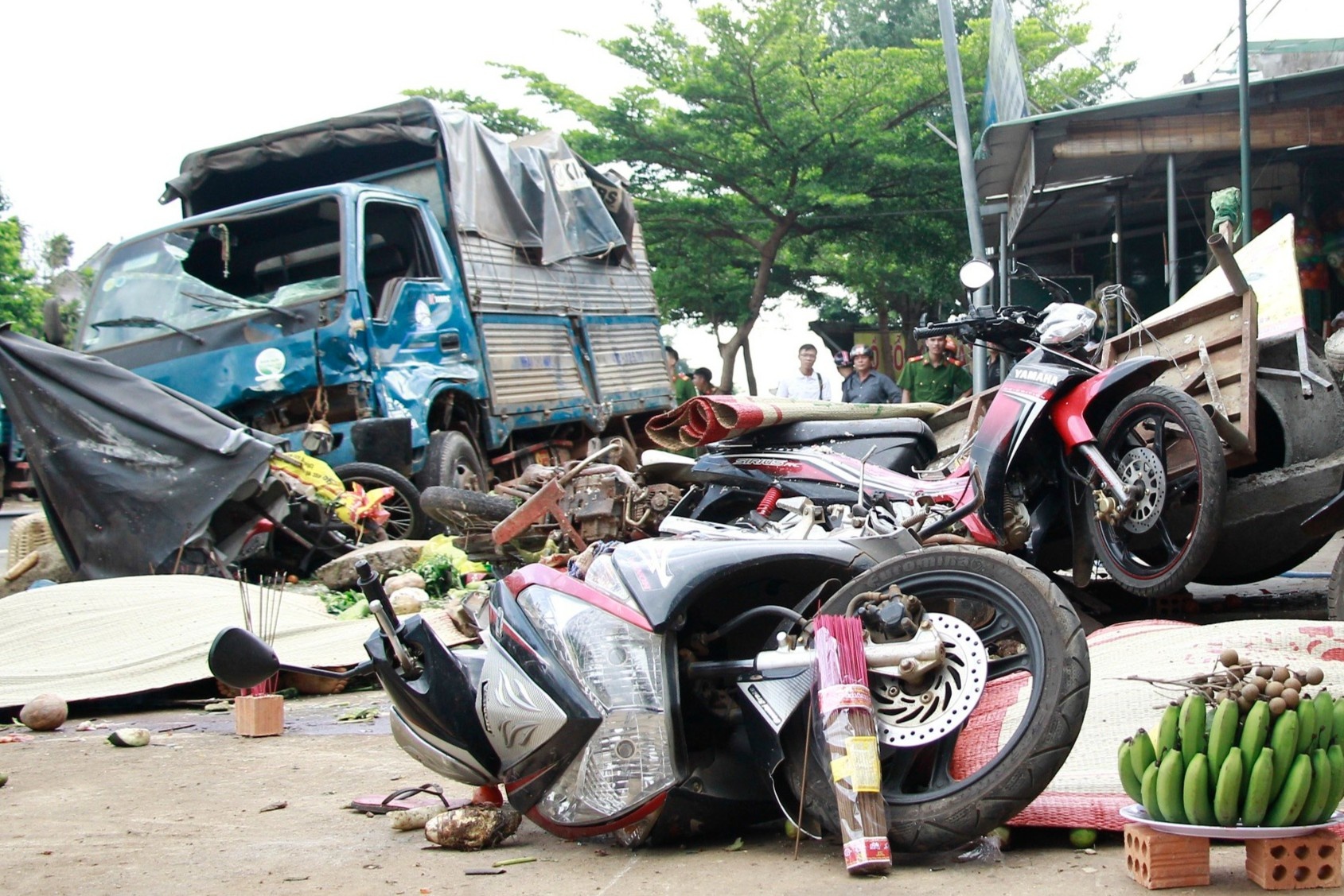 Khoi to tai xe gay tai nan lien hoan khien 5 nguoi chet hinh anh