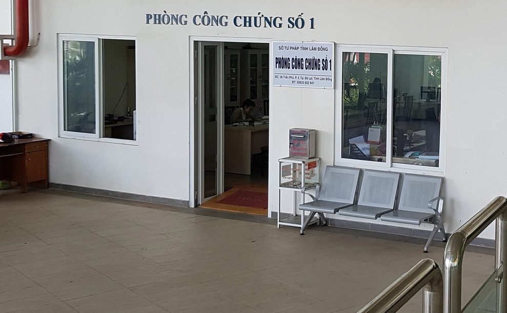 Vo giam doc so bi bat anh 1