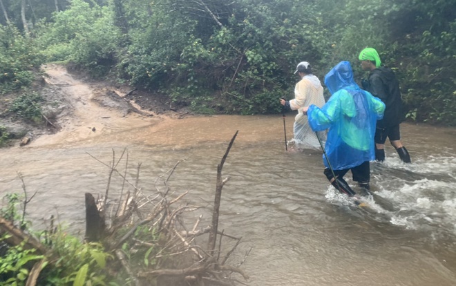 'Khong luong duoc viec VDV Dalat Ultra Trail bi nuoc cuon' hinh anh