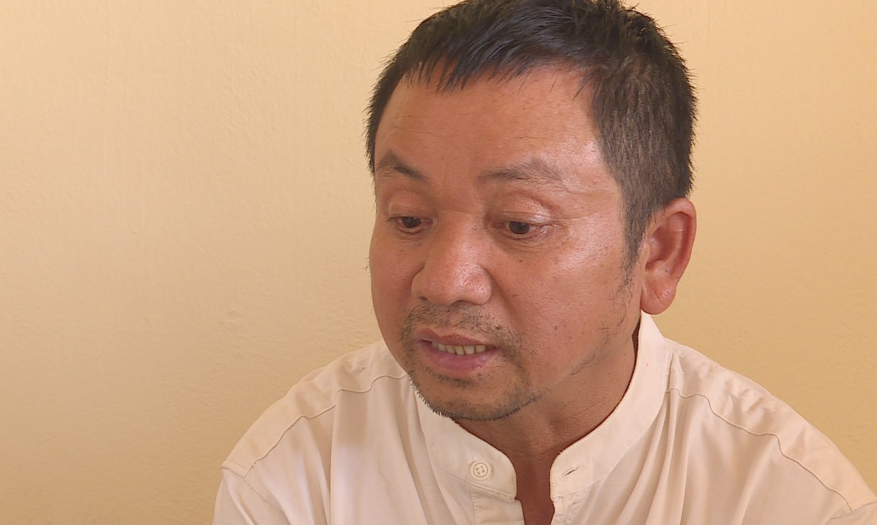 Can bo thanh tra bi bat khi nhan hoi lo trong nha nghi hinh anh