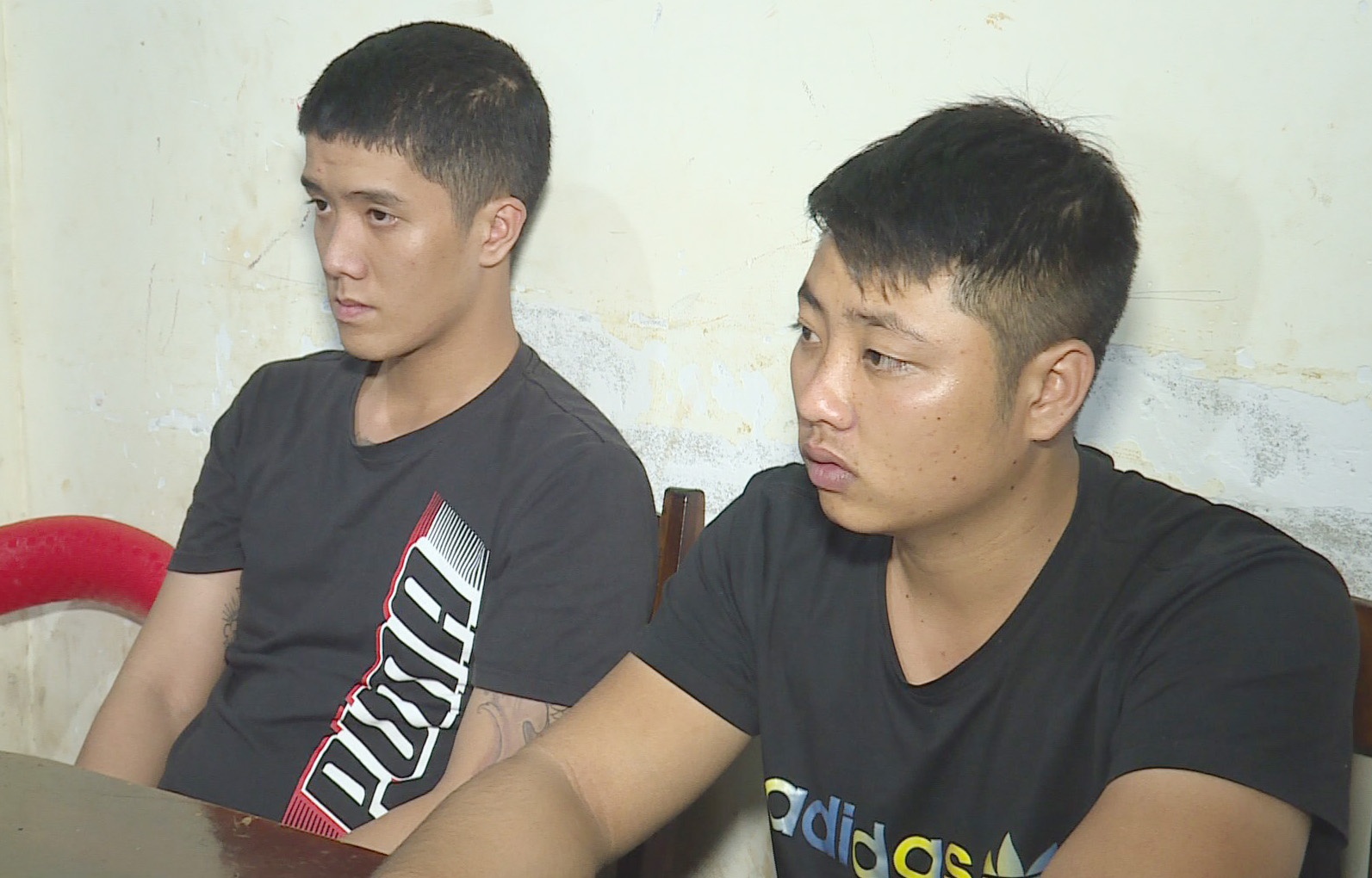 Bat them 4 thanh nien tham gia hon chien gay nao loan duong pho hinh anh