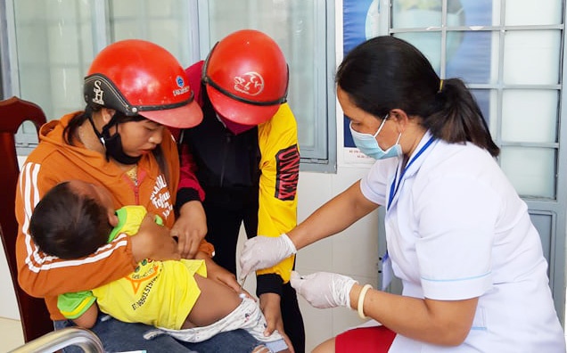 'Nguoi khong chiu tiem vaccine phai co giay xac nhan bao cao cap tren' hinh anh
