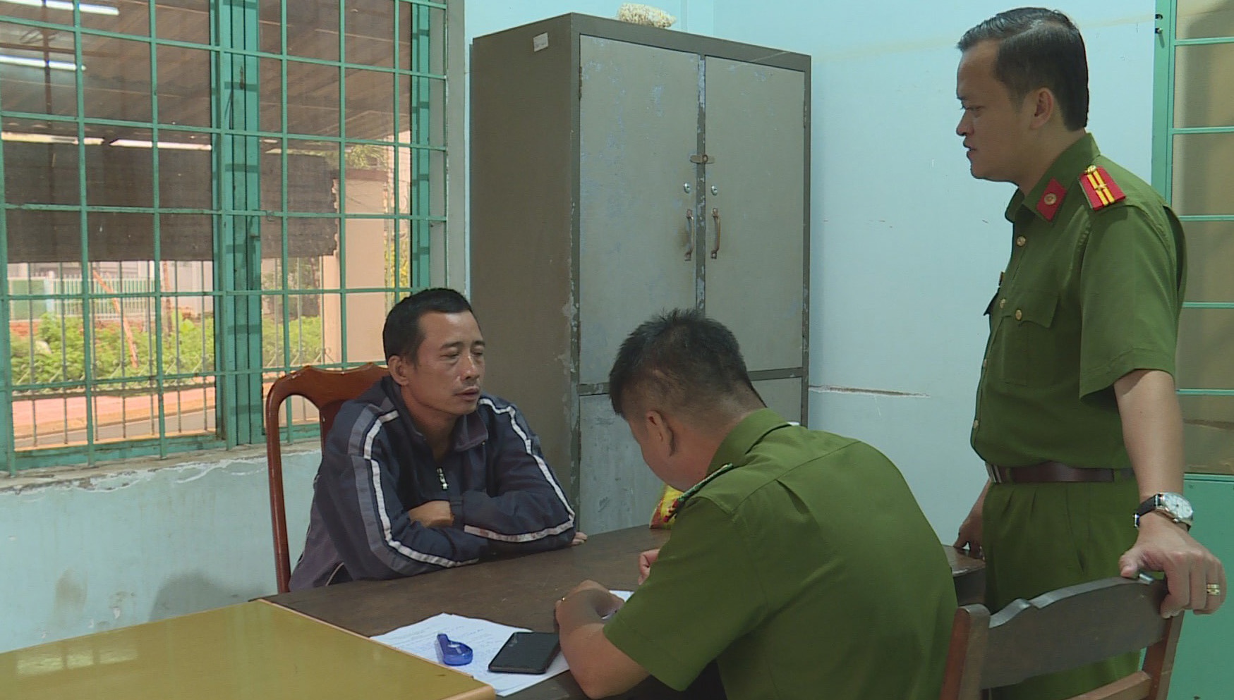 Nguoi dan ong giet ban gai anh 1