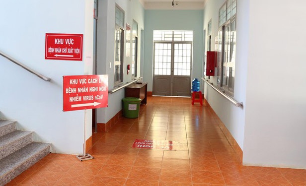 Nu sinh vien nhiem Covid-19 anh 1