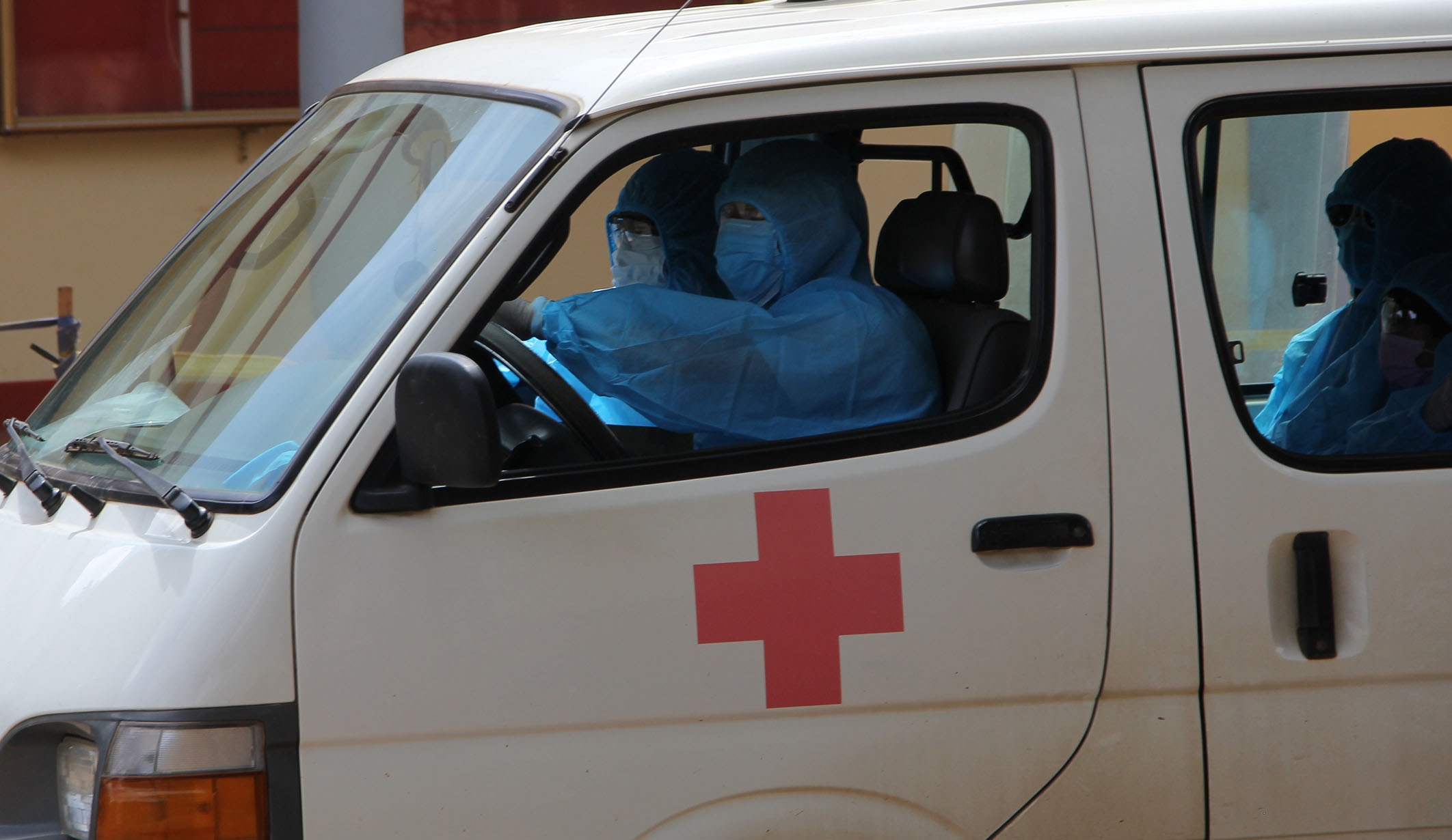 Dak Nong tam ngung quan bar, vu truong de phong dich Covid-19 hinh anh