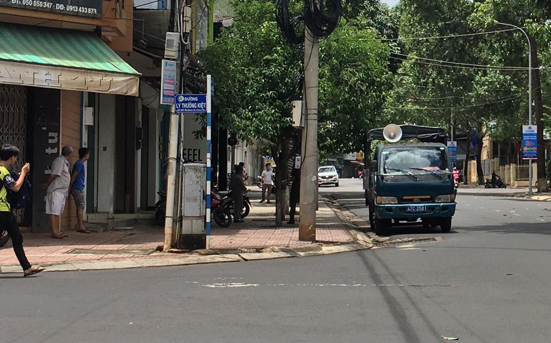 Hai nguoi nhiem Covid-19 anh 1