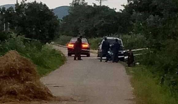 Cach ly 1 thon vi covid-19 anh 1