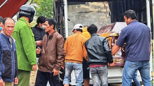 Thanh nien no tien bi dam chet anh 1