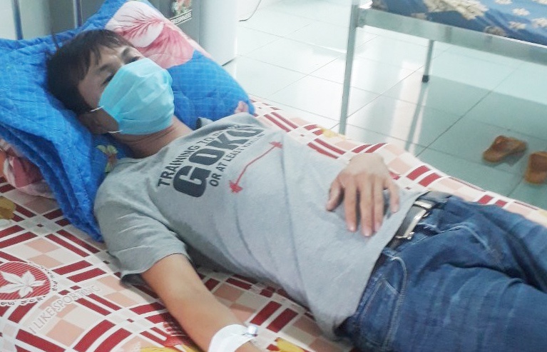 Dieu duong bi hanh hung vi ngan nguoi than benh nhan vay danh bac si hinh anh