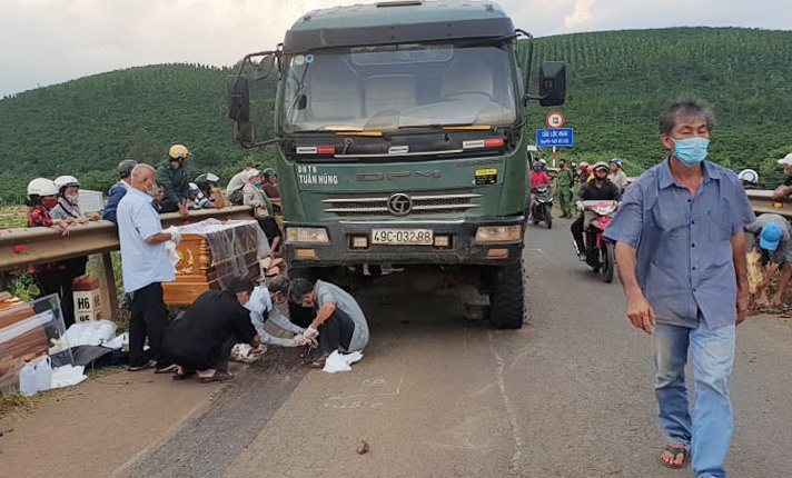 Xe ben tuot doc tong chet mot phu nu hinh anh