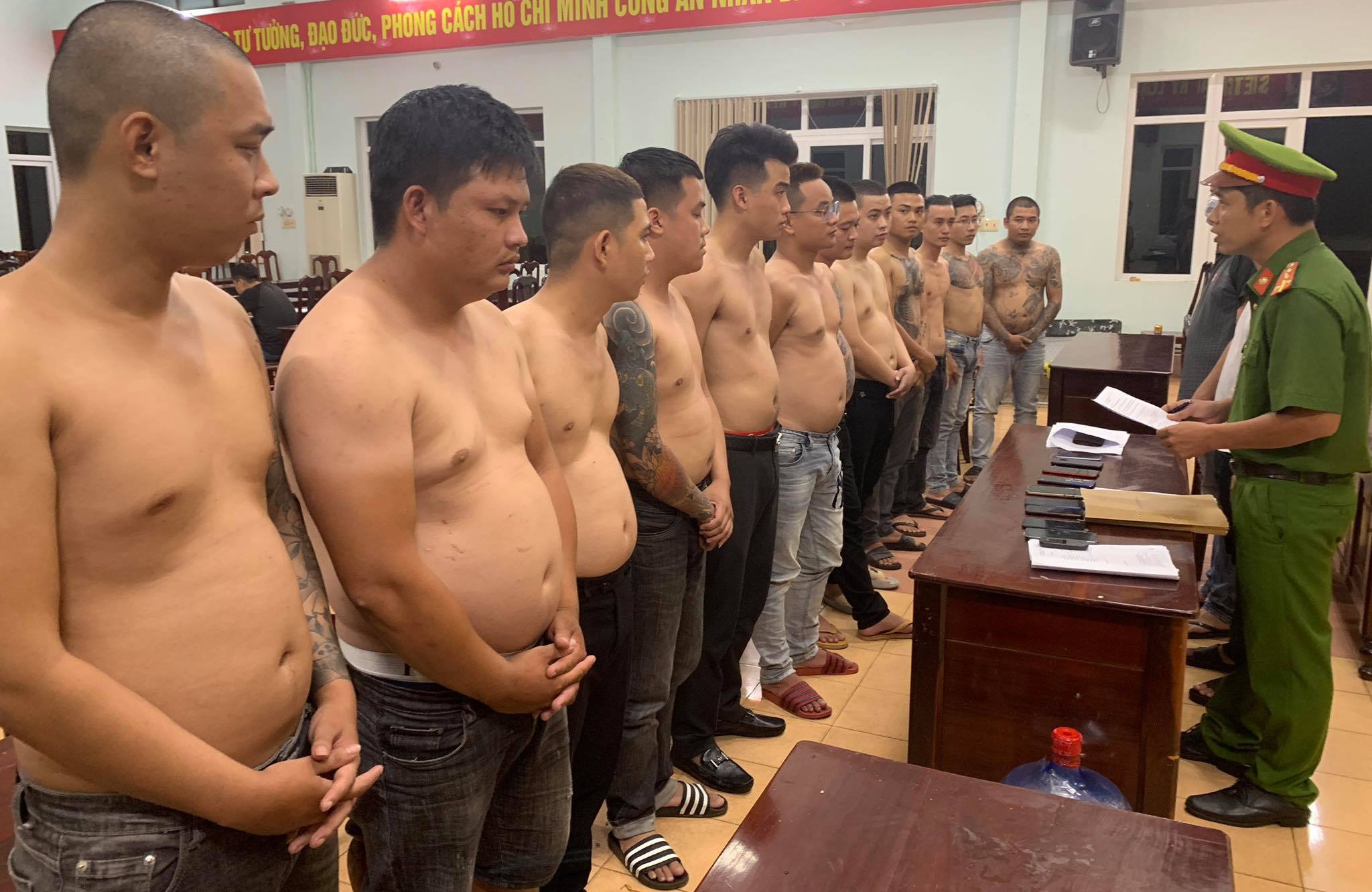 Bắt 2 nhóm cho vay nặng lãi ảnh 1 Bat 2 nhom cho vay nang lai anh 1