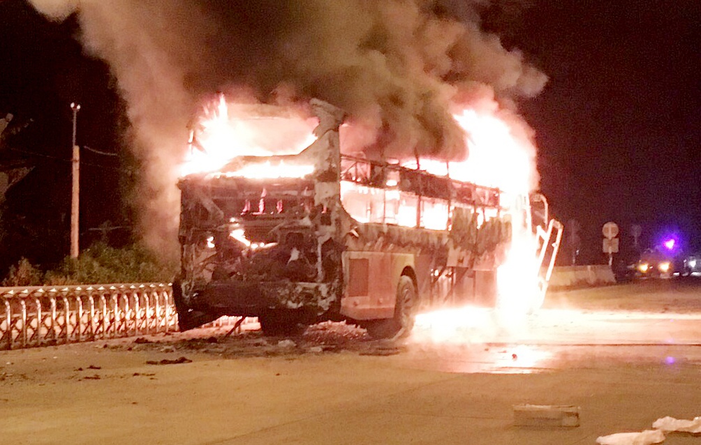 22 nguoi thoat chet khi xe khach chay hinh anh