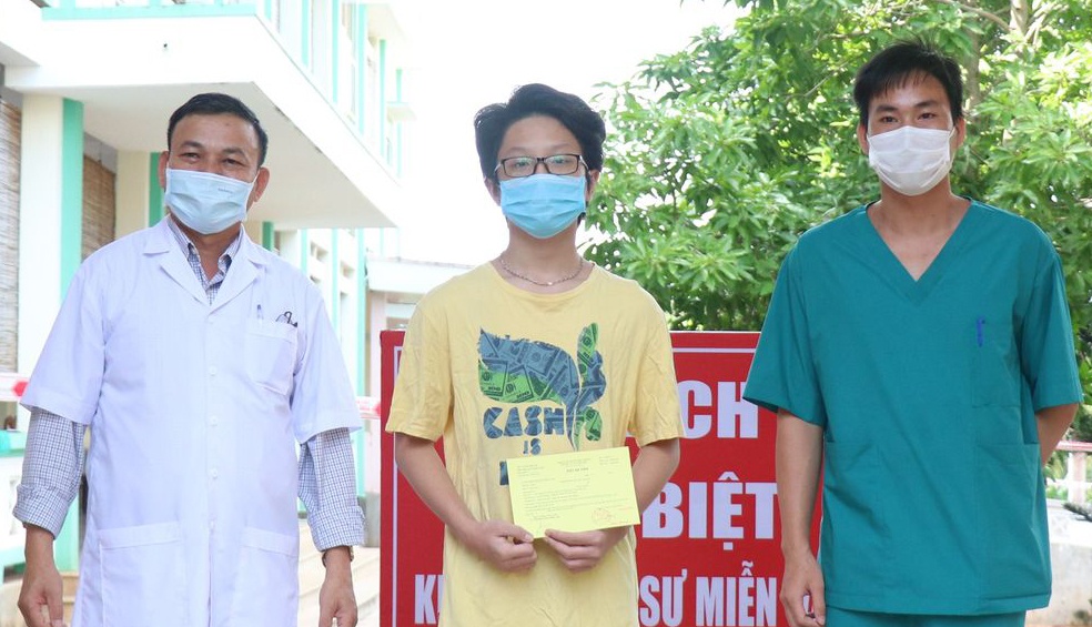 Benh nhan 602 xuat vien, xin cach ly tap trung 14 ngay hinh anh