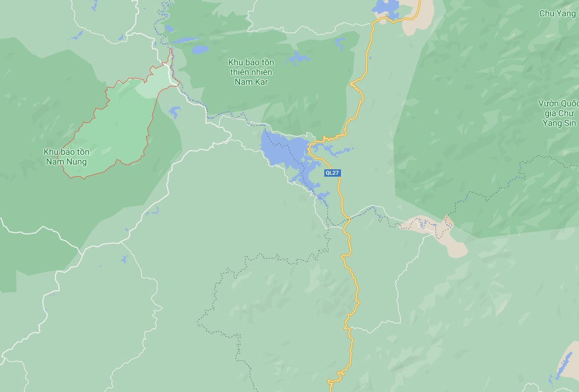 Xe khach lao xuong ruong anh 2