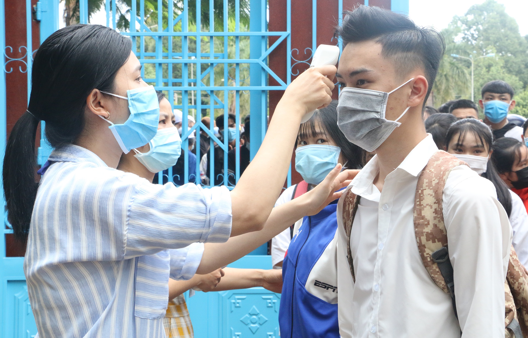 Nam sinh Dak Lak dat 2 diem 10 ky thi tot nghiep THPT hinh anh