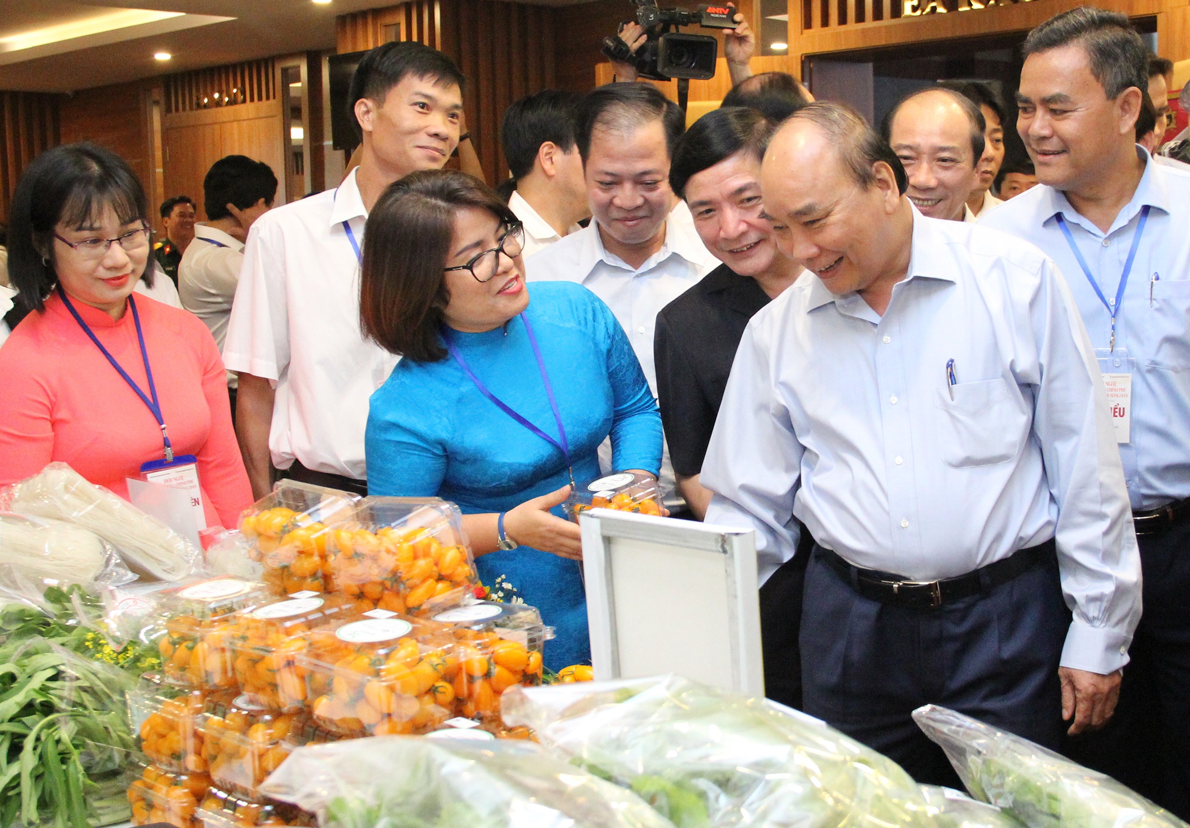 Thu tuong doi thoai voi nong dan anh 1