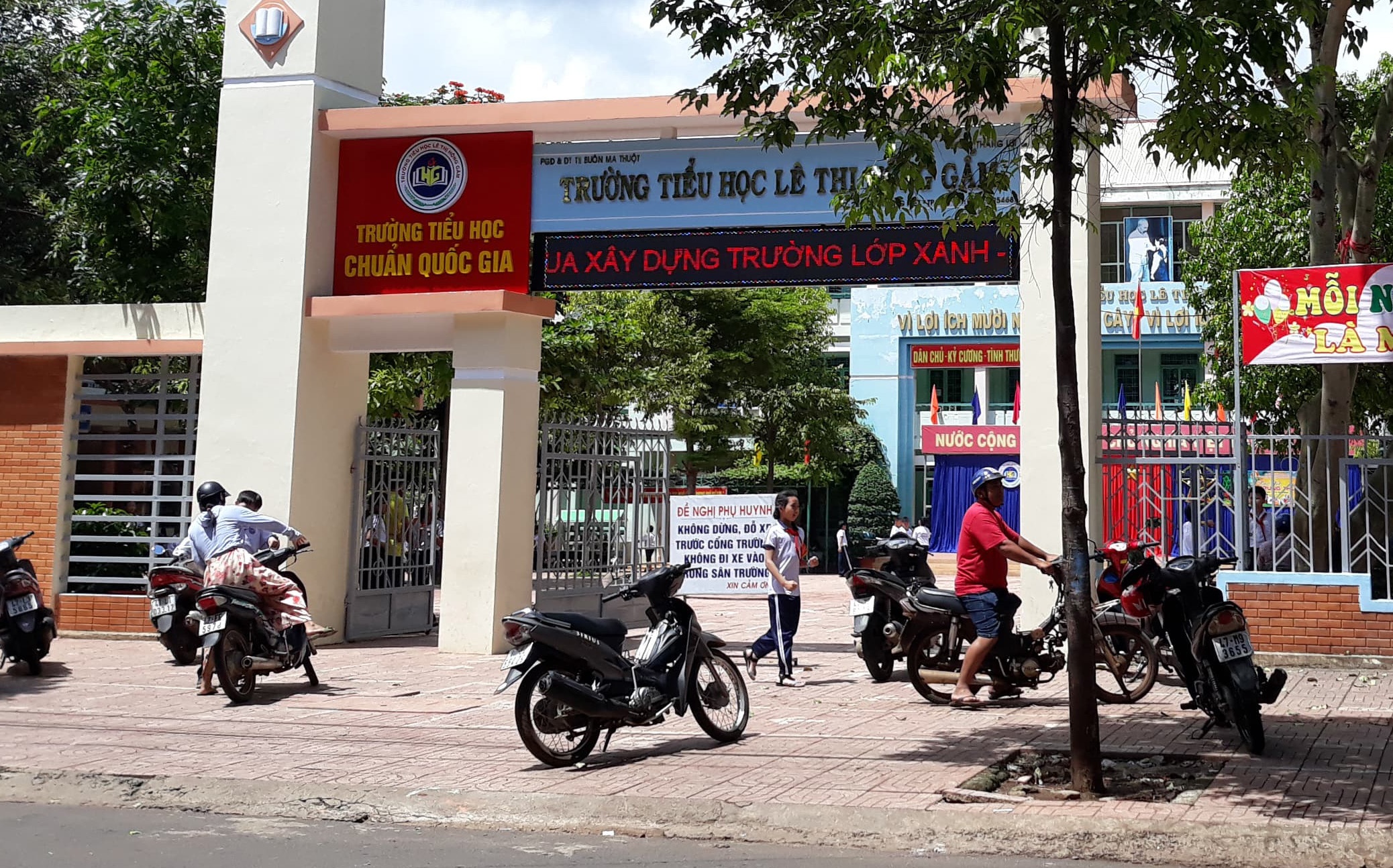 Phu huynh to truong lam thu anh 1