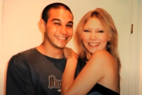 Thi the troi tren bien va toi ac cua con gai nan nhan hinh anh