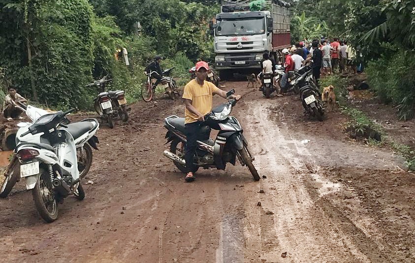 Thanh nien bi dien giat anh 1