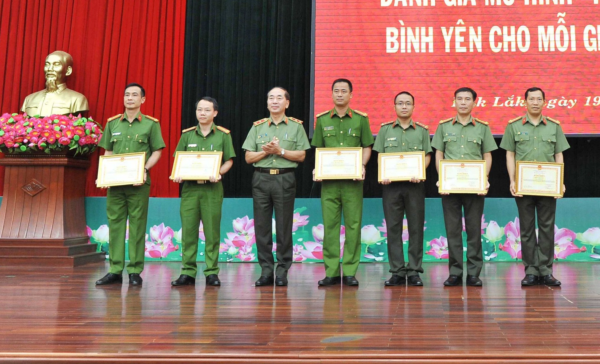 Lap trang Zalo nhan tin to giac toi pham anh 2