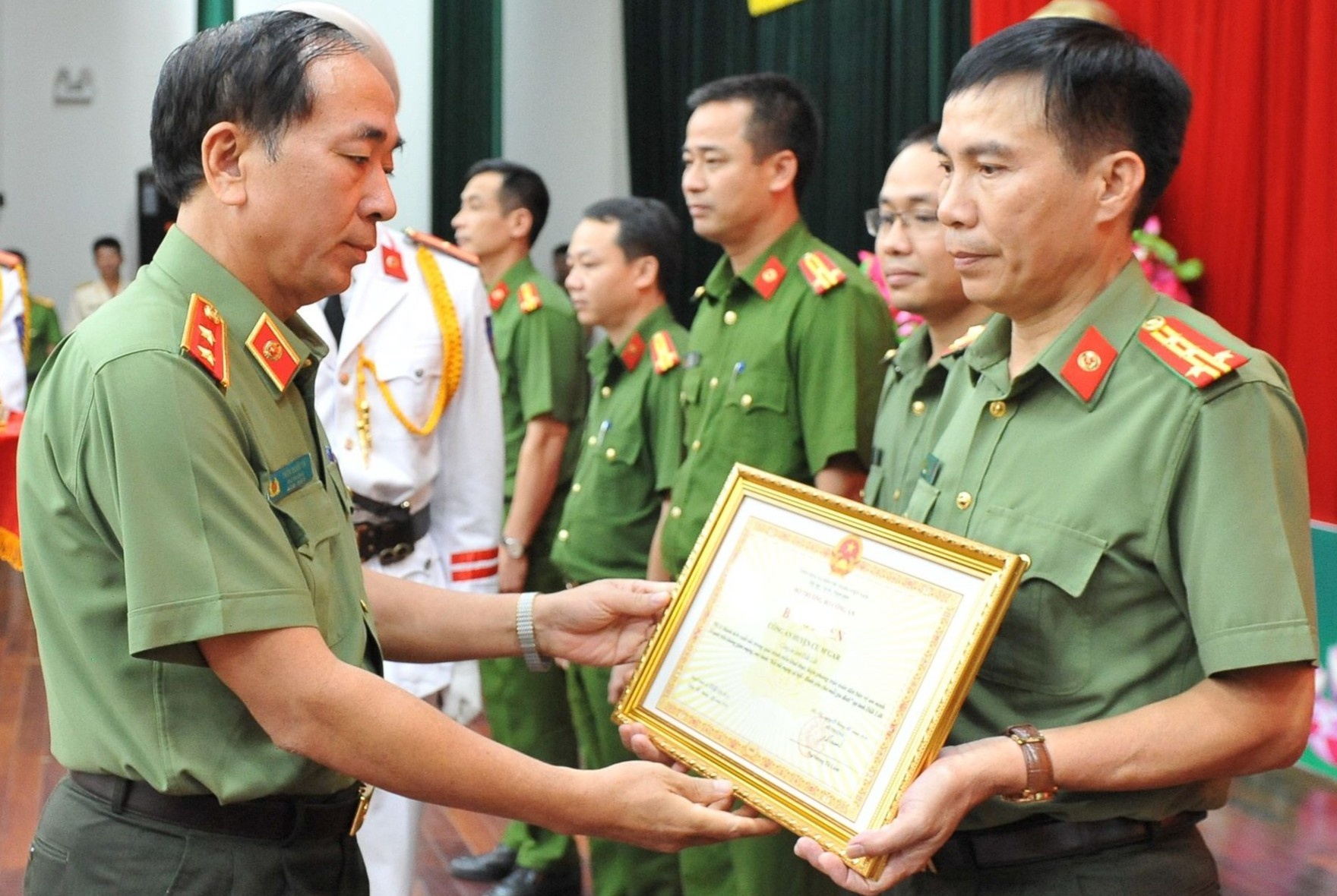 Cong an lap gan 1.000 nhom Zalo de nhan tin to giac toi pham hinh anh