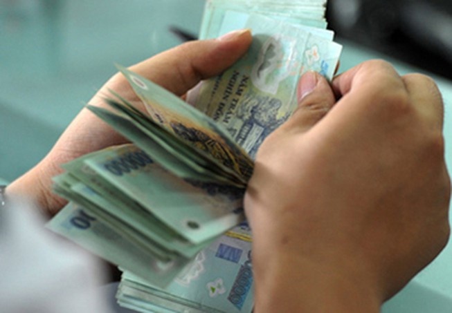 Chu tich xa tu choi xac nhan ly lich cho nguoi dan hinh anh