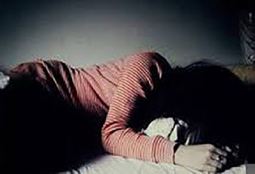 Du be gai gui clip khoa than, nam thanh nien bi bat khan cap hinh anh