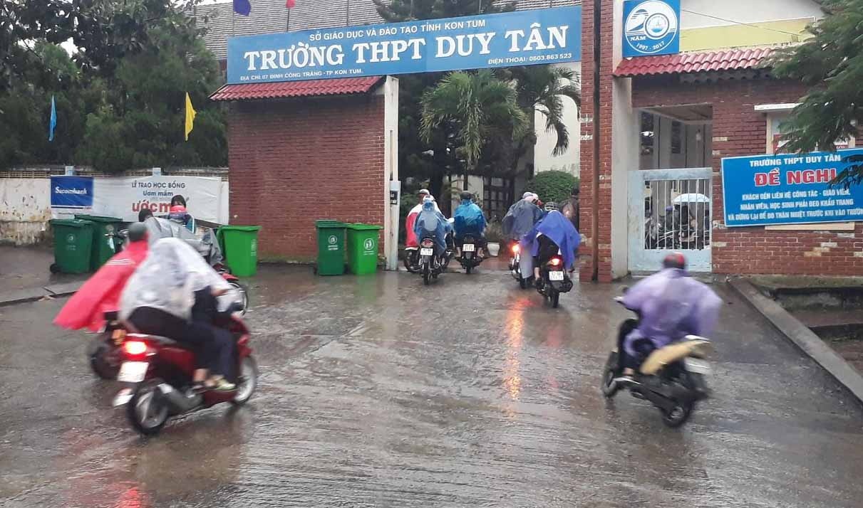 Hon 500.000 hoc sinh Gia Lai, Kon Tum nghi hoc tranh bao so 9 hinh anh