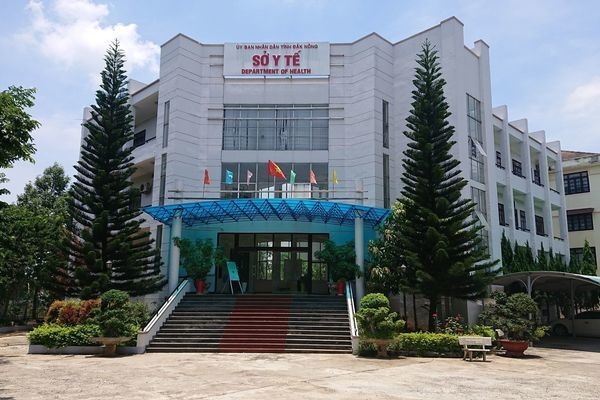 Giam doc So Y te Dak Nong bi dieu chuyen lam chuyen vien hinh anh